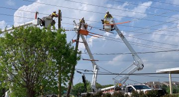 energy-lines-workers-hdr